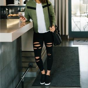 Zyia Brand Size 4 Black Slash Luxe Hi-rise 7/8 24"
